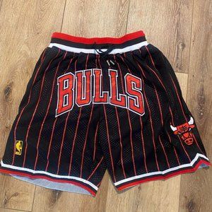JUSTβ
DONπCHICAGO BULLSβ‘SHORTS